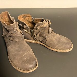 Born Shoes Distressed Size 7